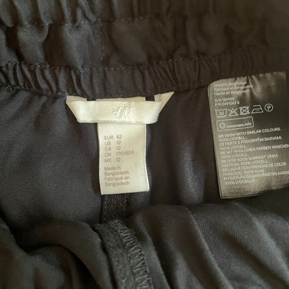 Size 12 H&M black paperbag shorts - new without tags - Picture 5 of 5